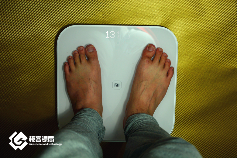 极客镖局科技能让胖子变成一个瘦子小米体重秤体验评测