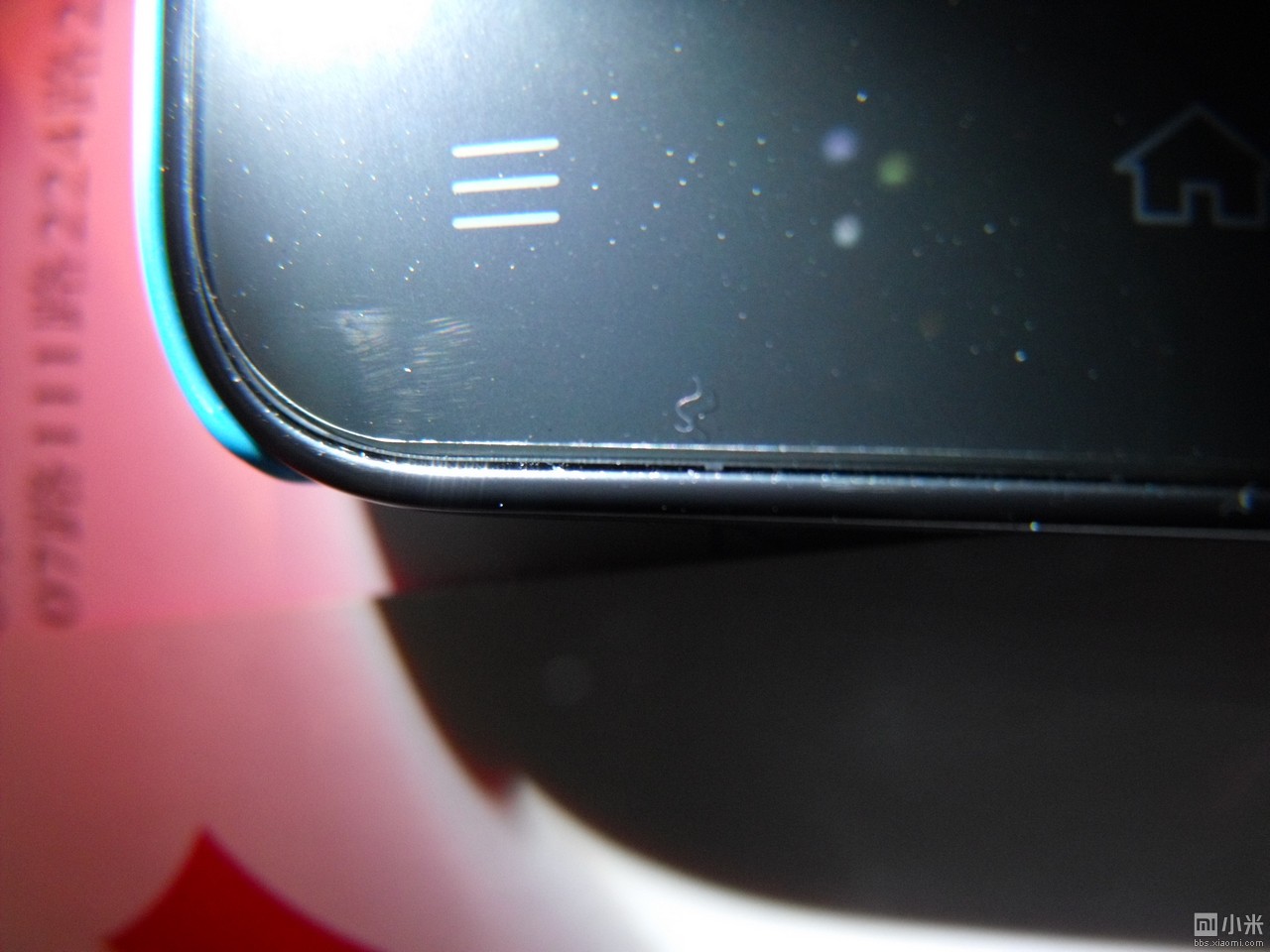 小米屏幕与边框存在缝隙问题(上下两端)