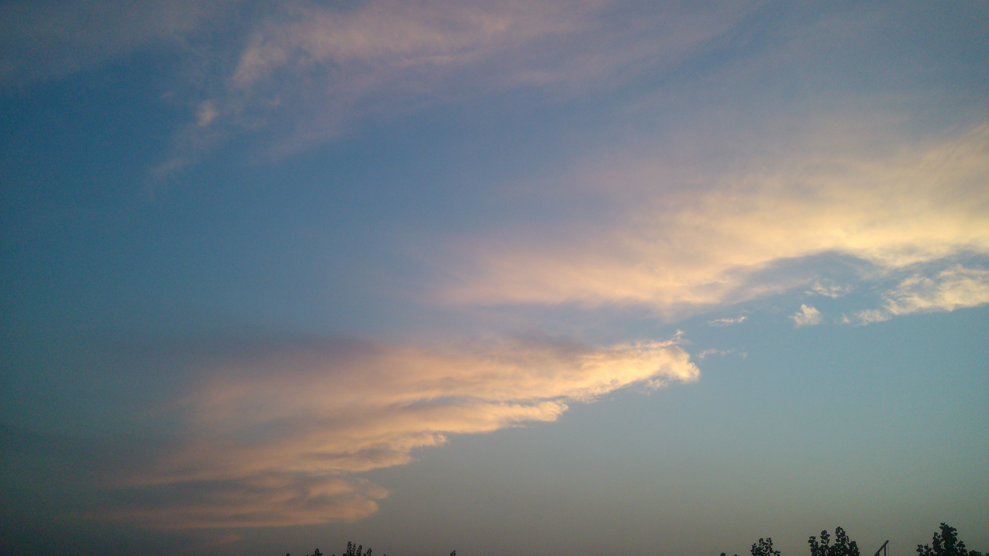 夕阳西下,千军万马之中,小米1s一马当先.小米加