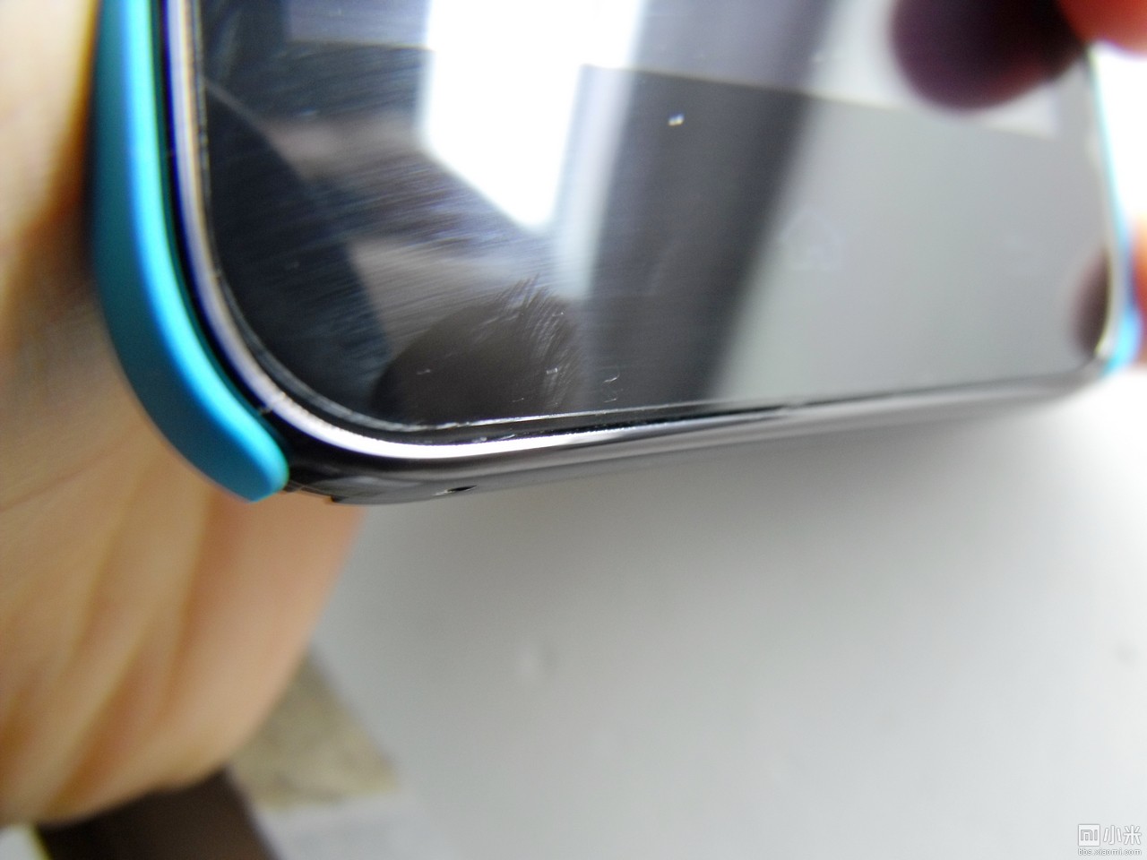 小米屏幕与边框存在缝隙问题(上下两端)