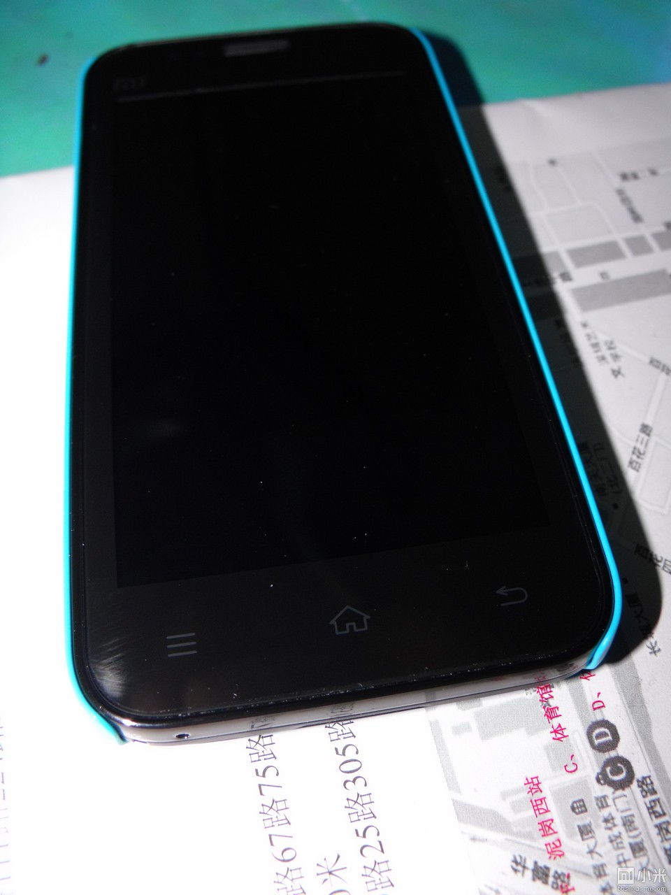 小米屏幕与边框存在缝隙问题(上下两端)