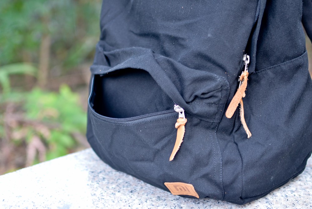 "简约、时尚--小米学院风帆布双肩包(黑)评测