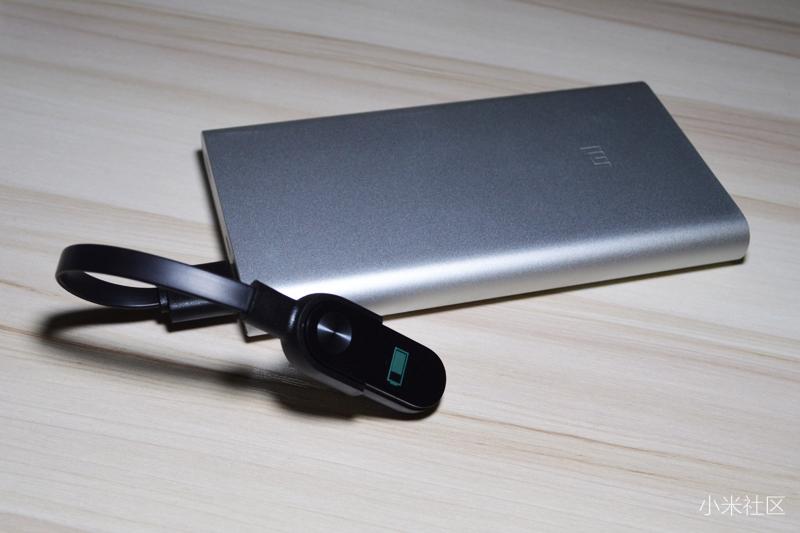小米移动电源2代,更薄、更快、更持久。