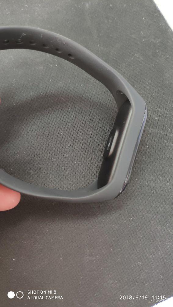 用我的小米8给手环3拍开箱照喽