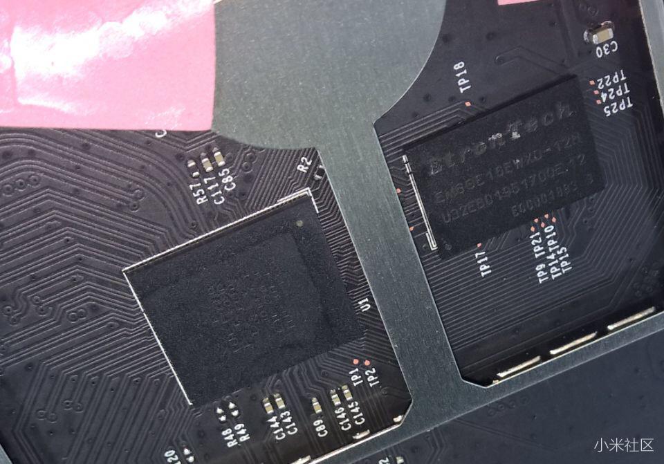 完全拆解小米路由器Pro 无接口无预加硬盘无望