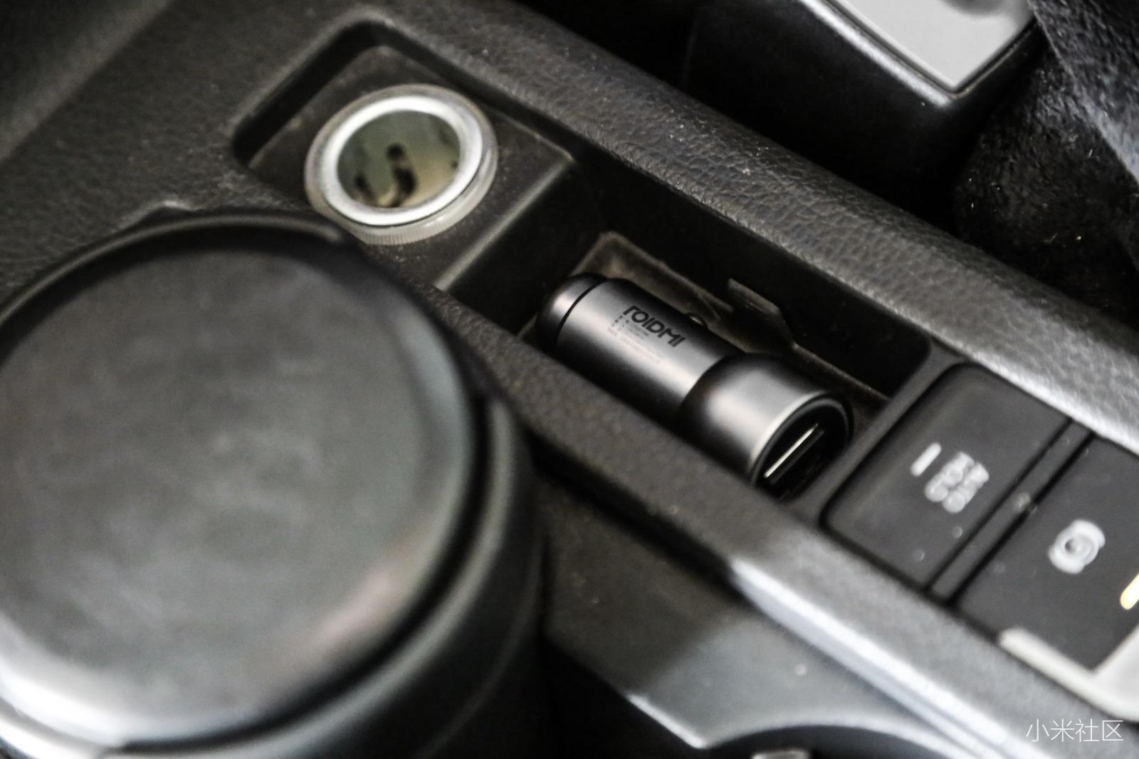 完美解决车上手机充电与放置问题的两款超值配