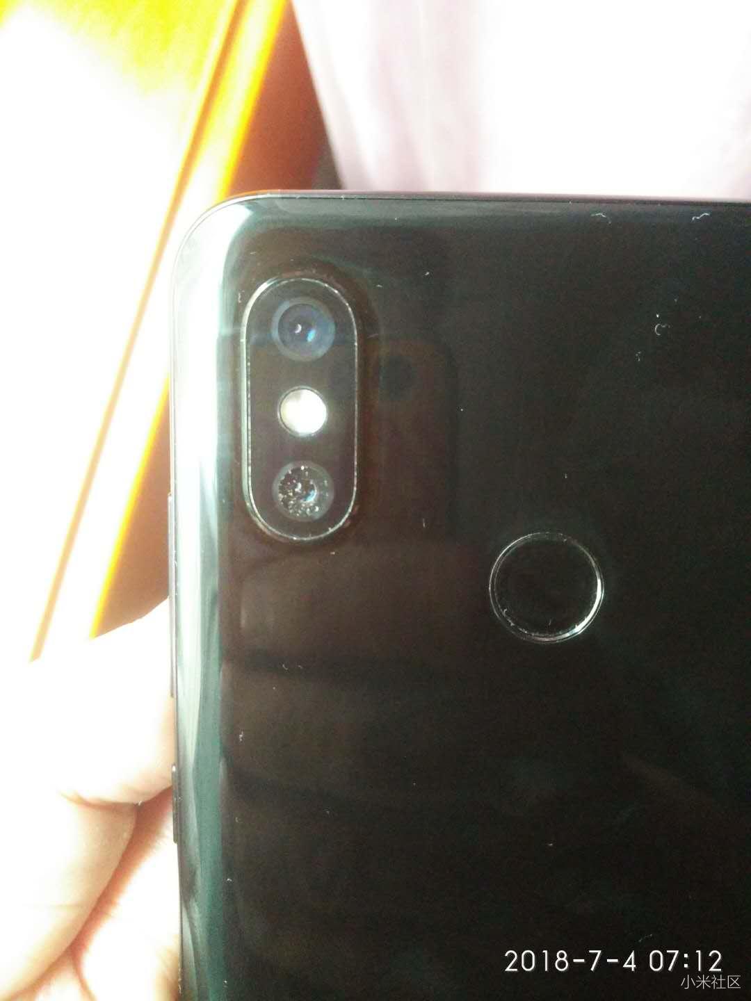 小米8缩小版 时尚大气的亮红小米8SE开箱