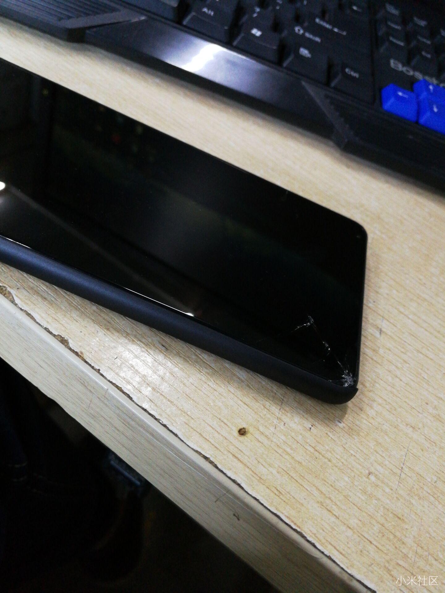 小米MIX2S首发买的,用了十多天今天屏幕碎了