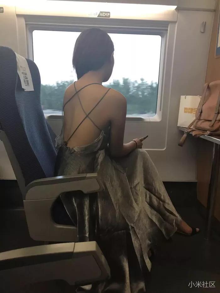 小爱同学和小米蓝牙音响论听音乐音响效果那个