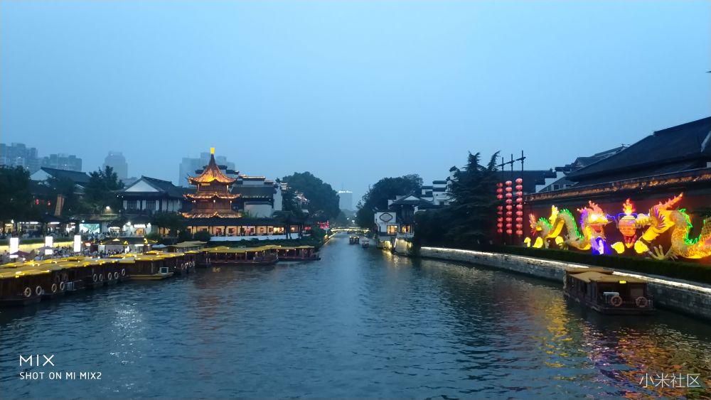 小米MIX2今晚拍照时相机突然出现条纹和亮点