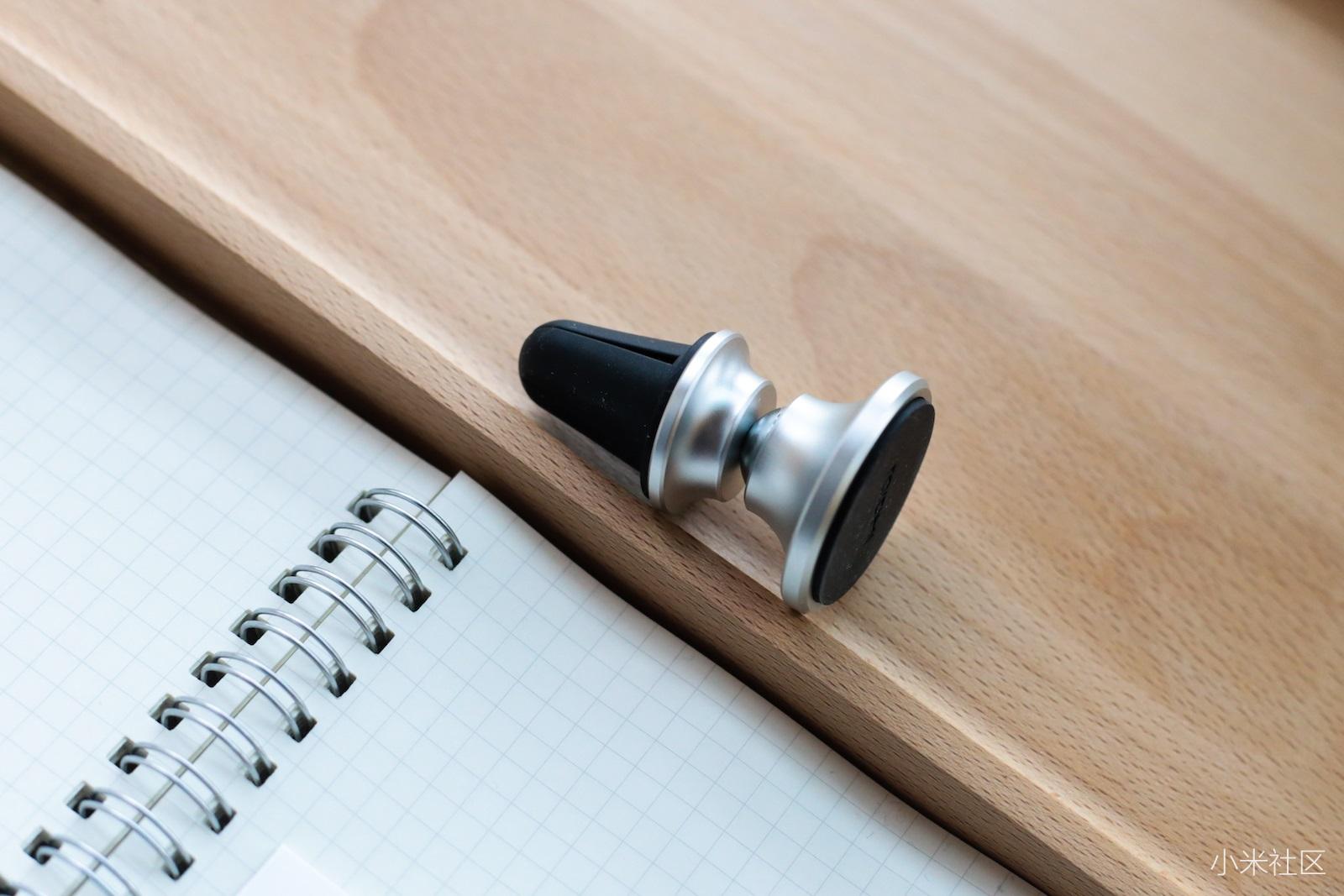 完美解决车上手机充电与放置问题的两款超值配