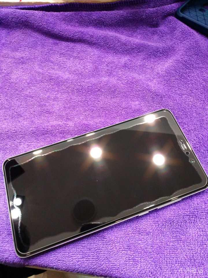 小米5splus钢化膜贴翘边严重,看视频会出现闪