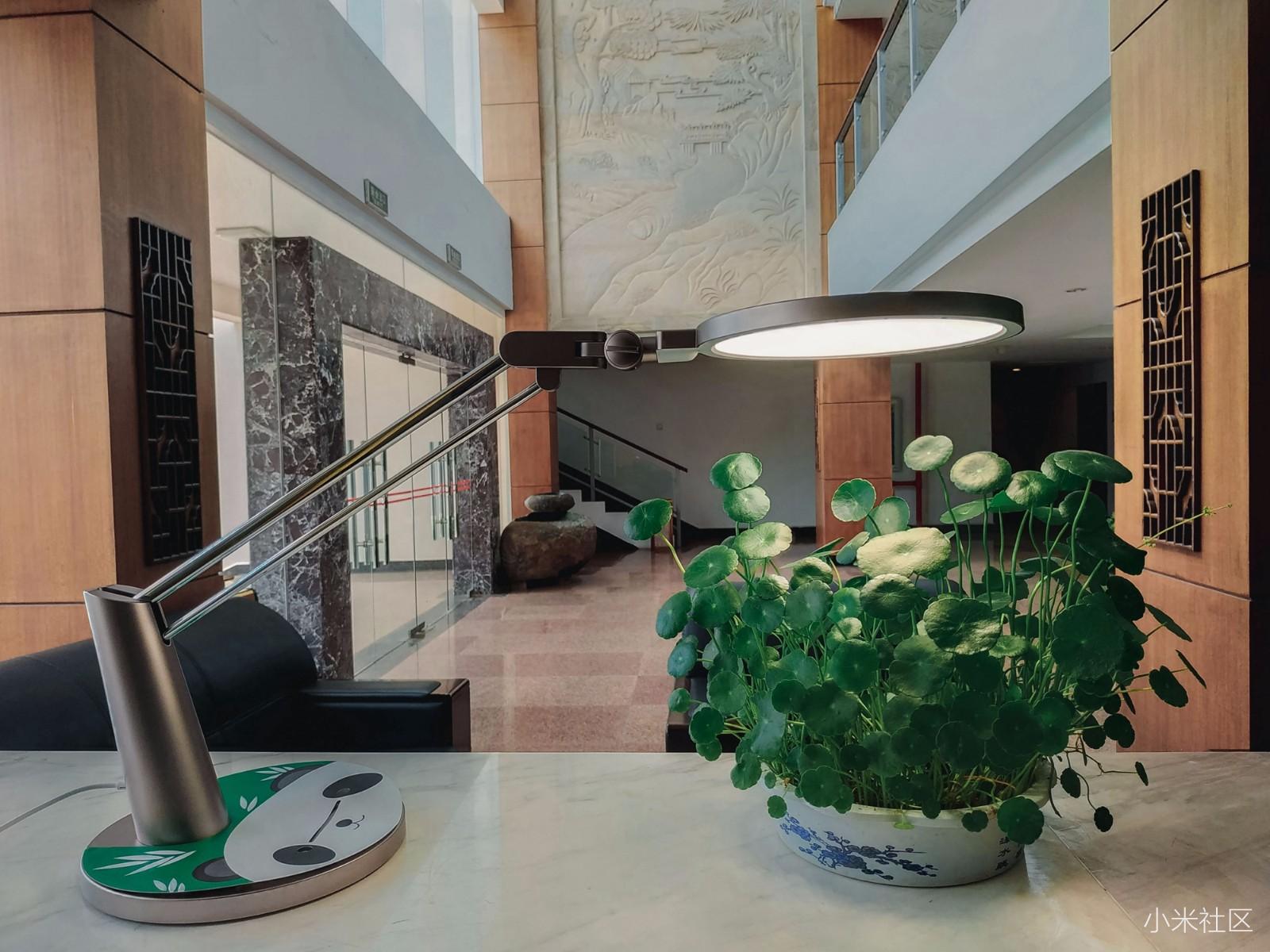 Yeelight智能护眼台灯Pro