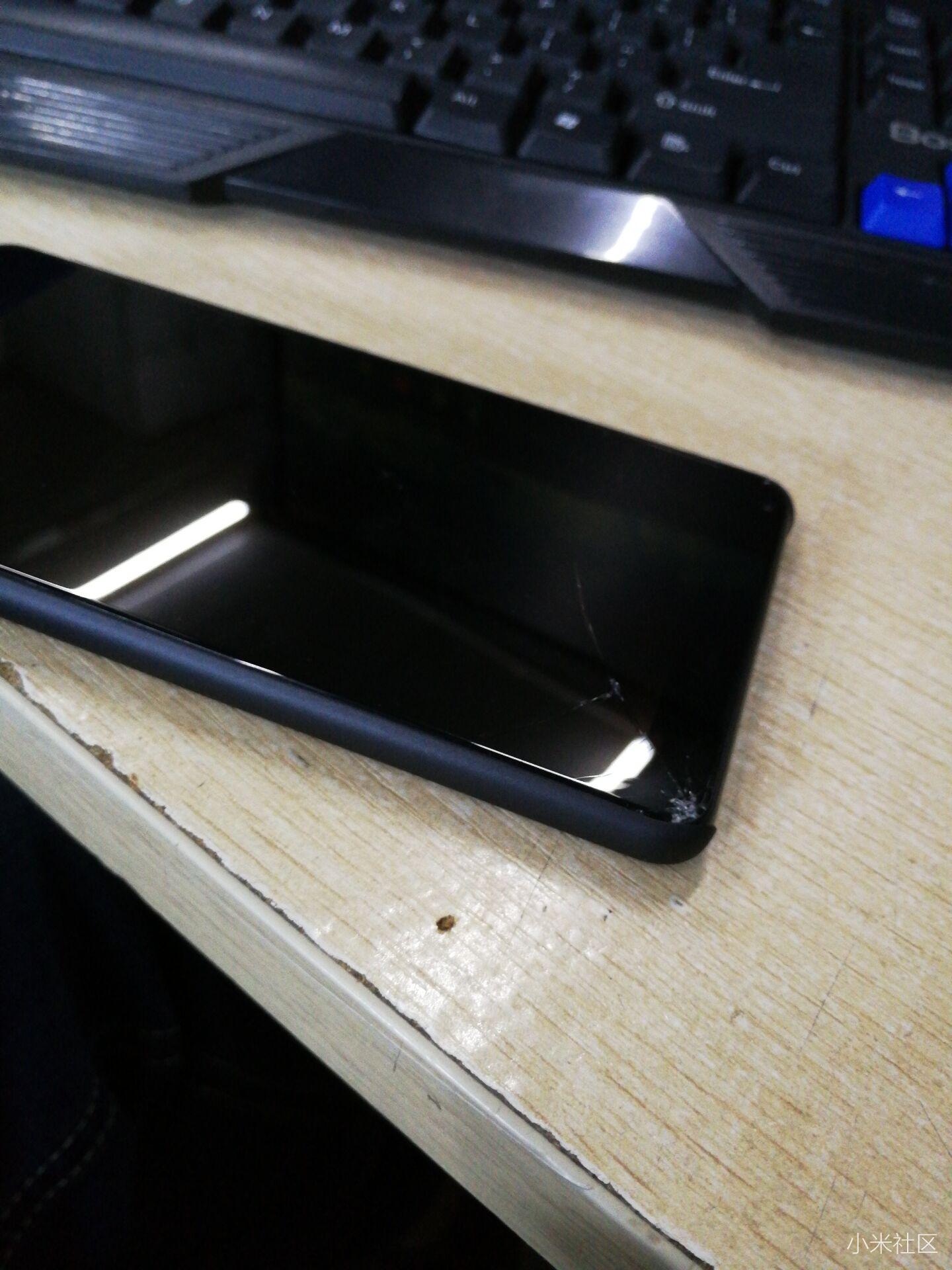 小米MIX2S首发买的,用了十多天今天屏幕碎了