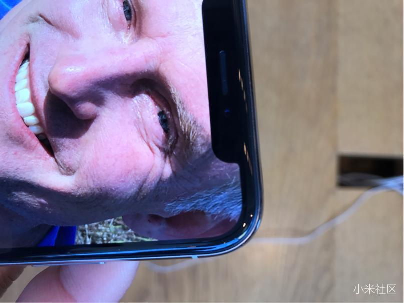 小米MIX2黑边与苹果iPhone X黑边比较