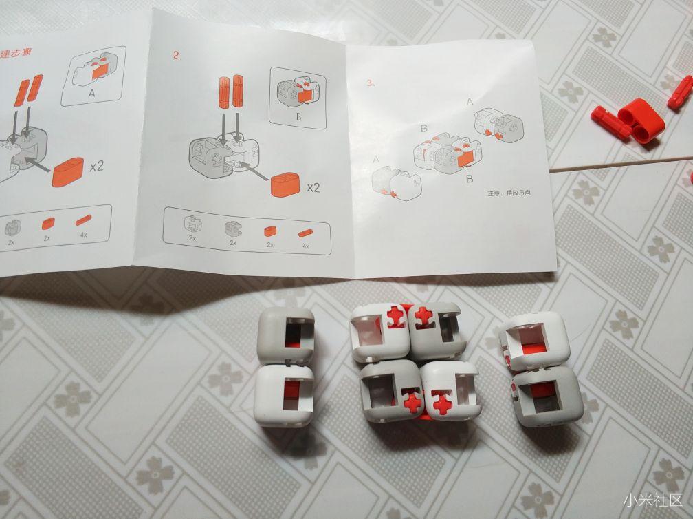 小米玩具家族新成员 减压神器米兔指尖积木开箱