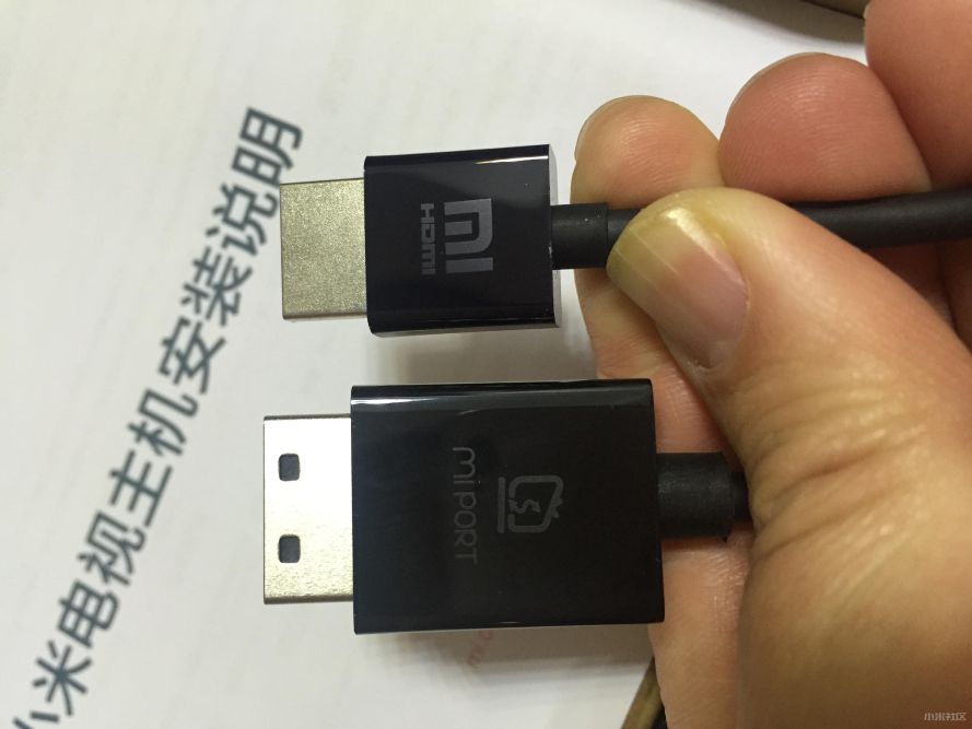 自制miport转hdmi,miport转hdmi图解 ▼传说中的米线,上边的是hdmi口,下边的是小米独创的mi port