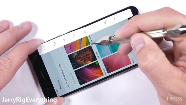 暴虐之后,老外对小米6竖起来大拇指并制作了一