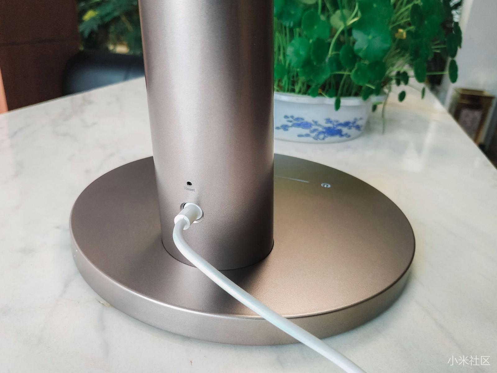 Yeelight智能护眼台灯Pro