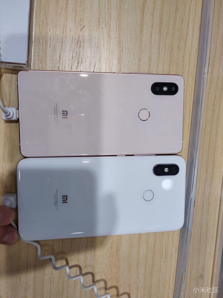 小米8和小米8se体验店对比图