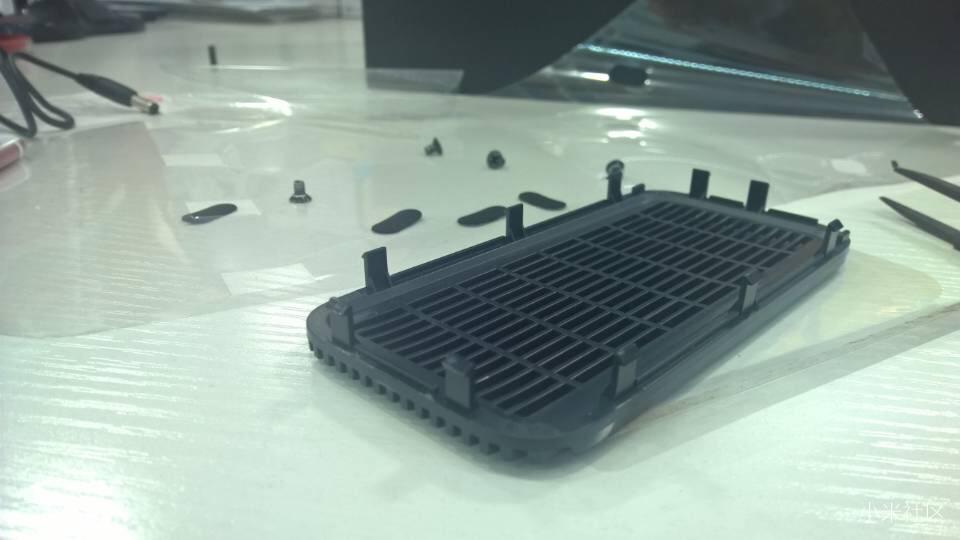 完全拆解小米路由器Pro 无接口无预加硬盘无望