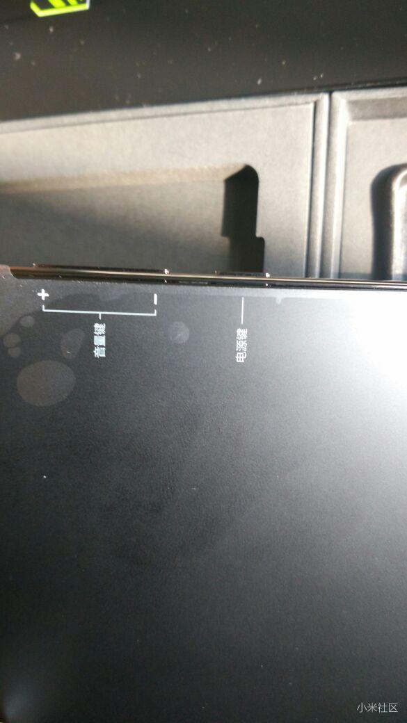 刚到手的小米mix 发现边框和屏幕之间缝隙比较
