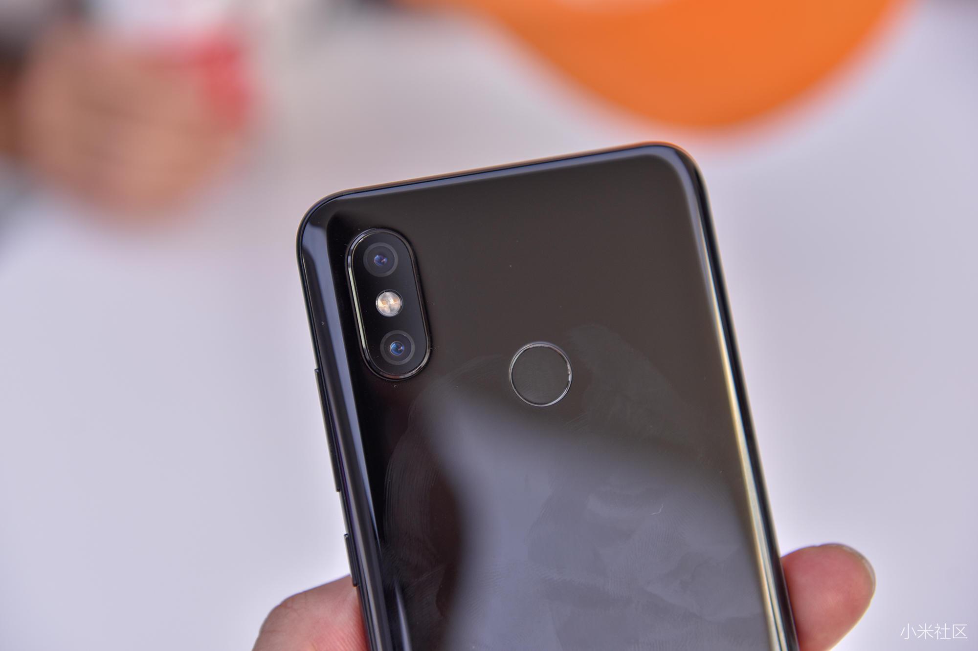 转载|小米8图赏体验:正面撞脸iPhone X,探索版