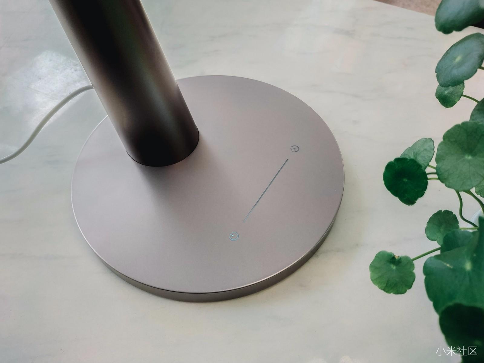 Yeelight智能护眼台灯Pro