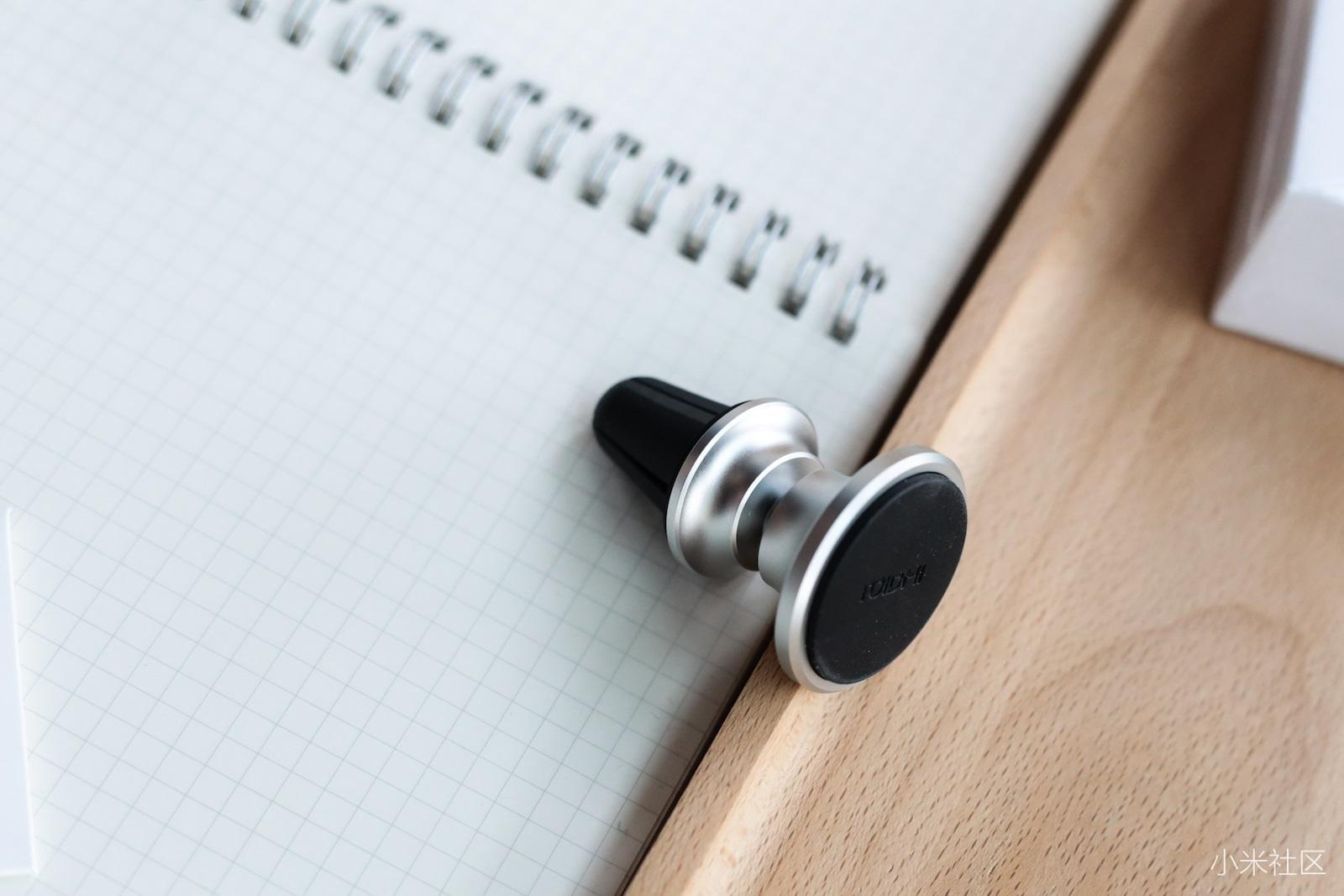 完美解决车上手机充电与放置问题的两款超值配