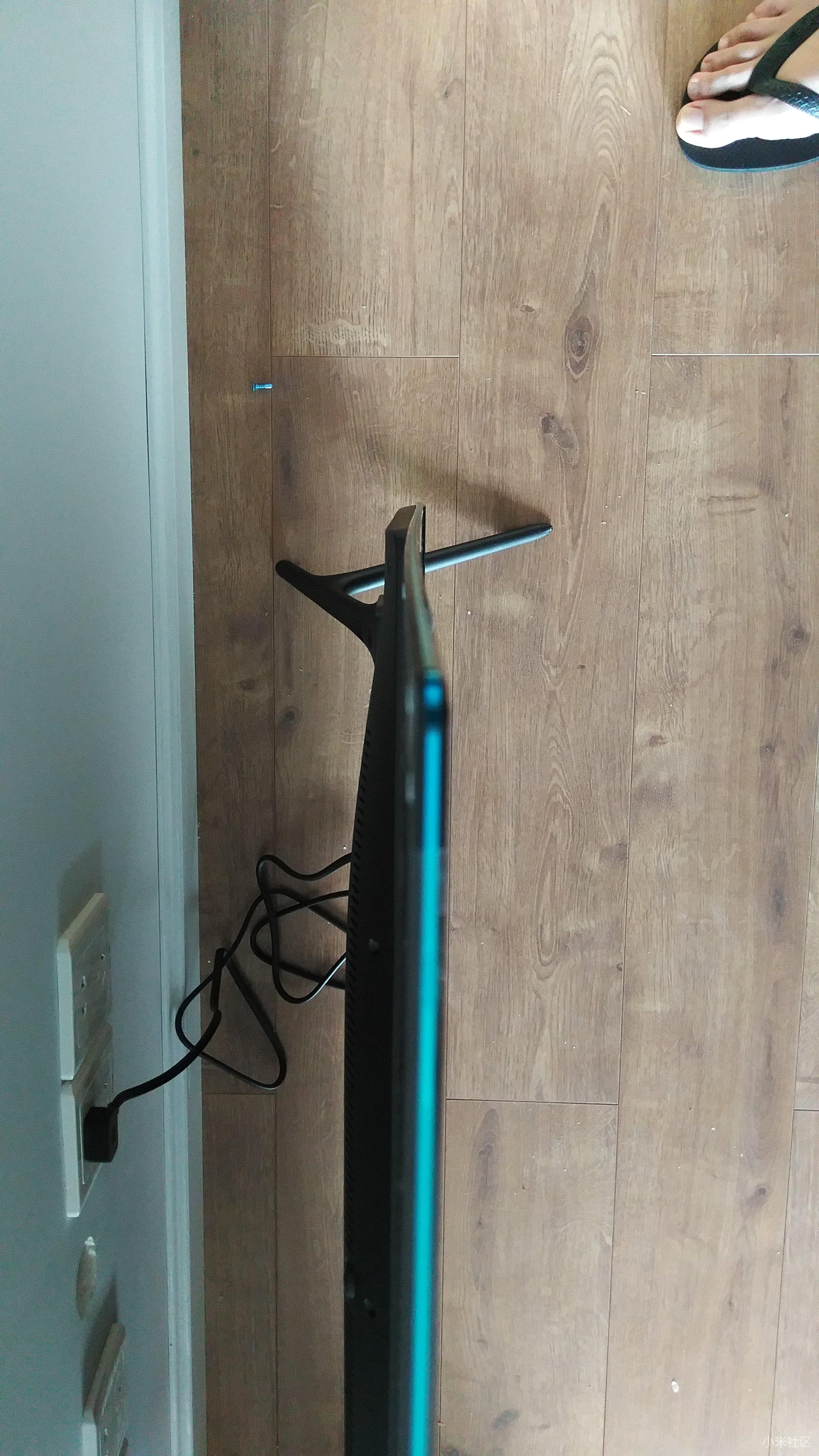 你们的小米电视4 侧漏了么?变弯了么?