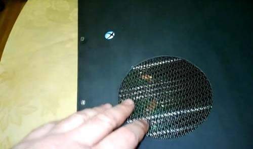 国外牛人自制Xbox One游戏机亮相 带显示屏