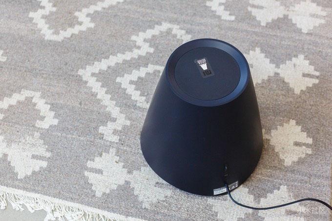 我本以为低音炮和电视主机之间也是通过无线进行连接的,但低音炮内