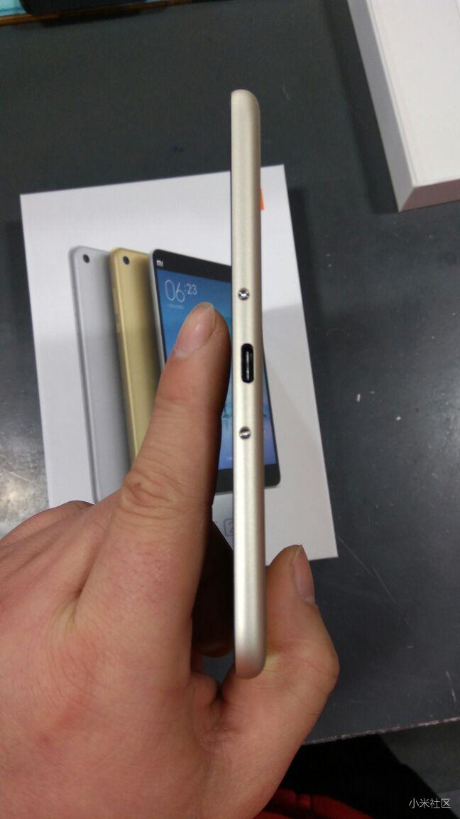 小米平板2配件,充电器采用了5v2a的快冲头,小米平板2采用了usb  type